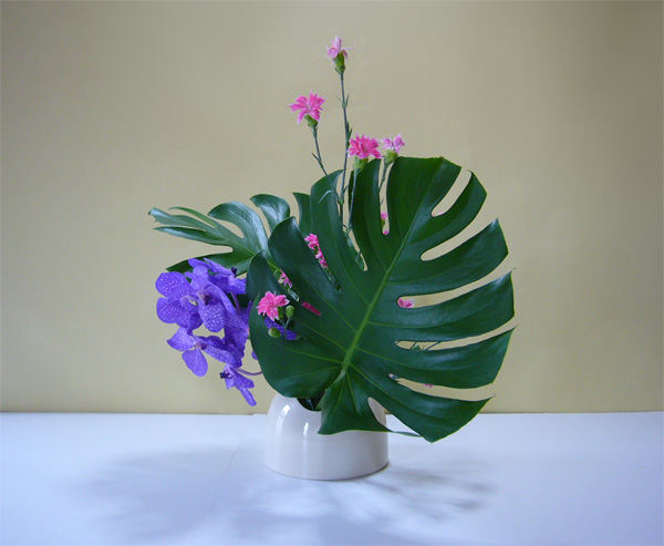 2011年5月26日木曜日、福島県郡山市・菅野草苑（かんのそうえん）教室で学ぶ石本草佳さんの作品