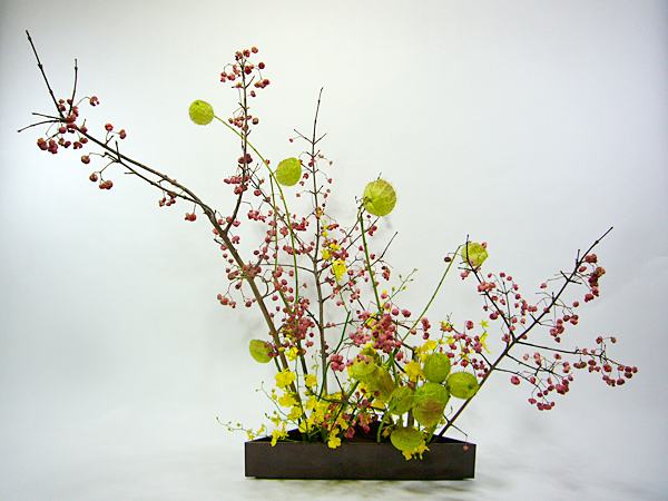 2011年11月8日火曜日、福島県郡山市・菅野草苑（かんのそうえん）教室で学ぶ秋元寛子さんの作品